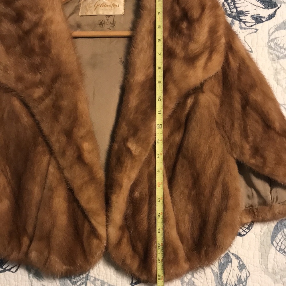 Fur cape - Picture 8 of 10